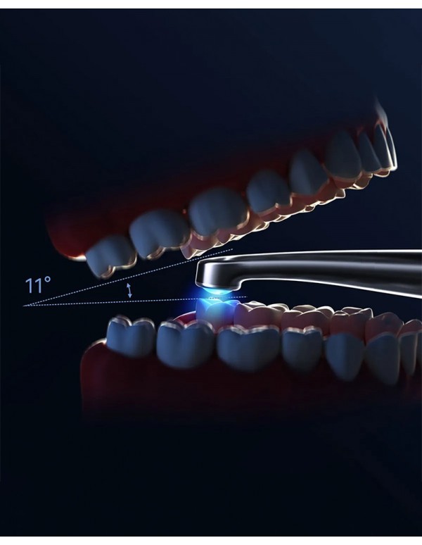 O-Star PRO Dispositivo metálico com luz azul entre dentes superiores e inferiores num ângulo de 11 graus.