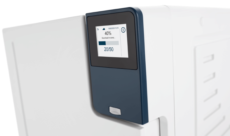 Autoclave B Classic 17 litros Aparelho branco com painel azul escuro e ecrã digital colorido