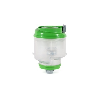 Recipiente transparente com tampa verde e componentes cinza