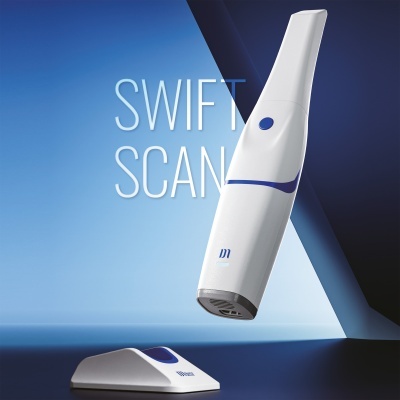 Dispositivo eletrónico branco e azul com base branca sobre fundo azul e texto SWIFT SCAN
