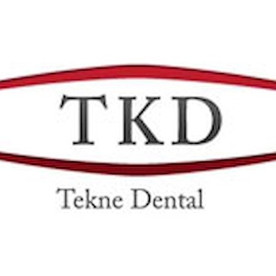 Logótipo TKD Tekne Dental com losango vermelho