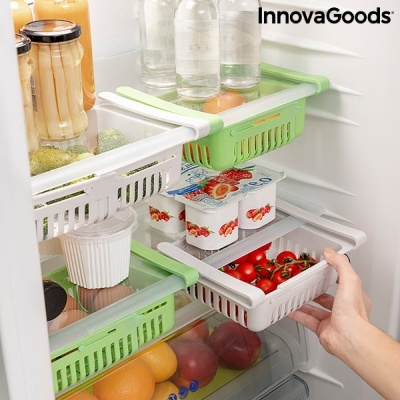 Gavetas organizadoras plásticas branco e verde em frigorífico com alimentos