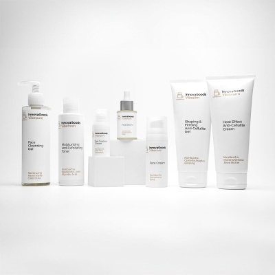 Produtos de cuidados de pele InnovaGoods Wellness em embalagens brancas com texto preto sobre fundo branco