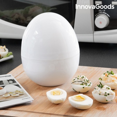 Recipiente em forma de ovo branco sobre tábua de madeira com ovos cozidos e texto InnovaGoods