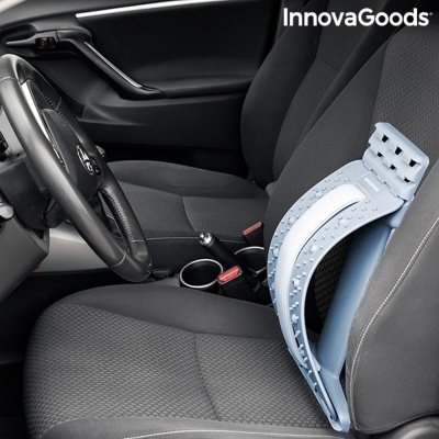 Organizador azul claro antiderrapante entre assentos de carro com interiores cinza
