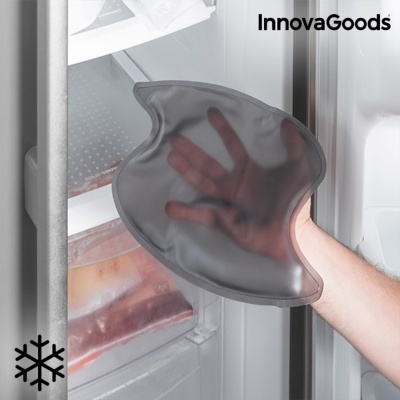 Luva isolante cinza translúcida InnovaGoods usada para abrir congelador com sacos congelados