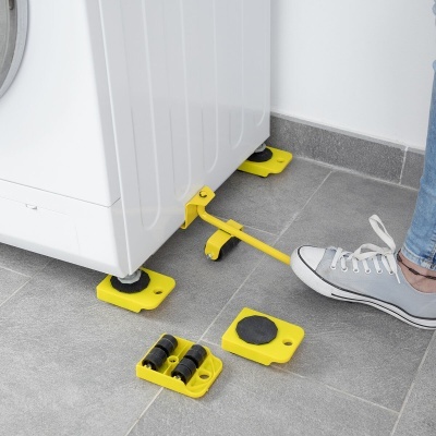 Base amarela com rodas para mover eletrodomésticos no chão