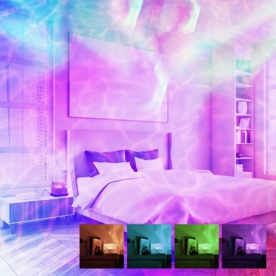 Quarto moderno iluminado com luz roxa e cama de roupa branca