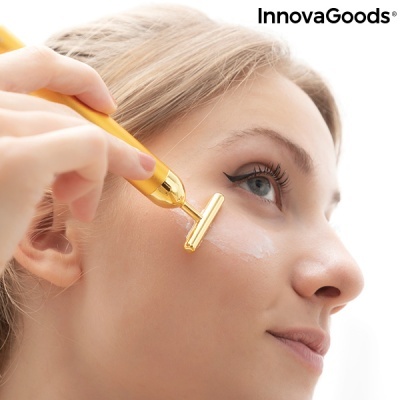 Mulher a usar rolo facial dourado com texto InnovaGoods®