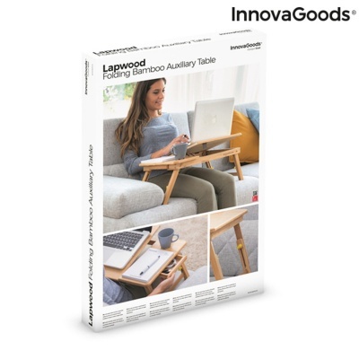 Embalagem da mesa auxiliar dobrável de bambu da InnovaGoods com imagens do produto e modelo usando no sofá
