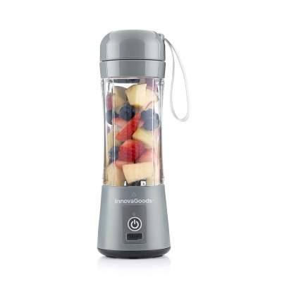 Liquidificador portátil InnovaGoods cinza com frutas dentro