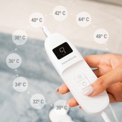 Termómetro digital portátil branco InnovaGoods com ecrã e botões, segurado por mão