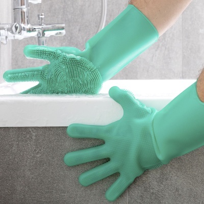 Luvas de silicone verdes com cerdas para limpeza