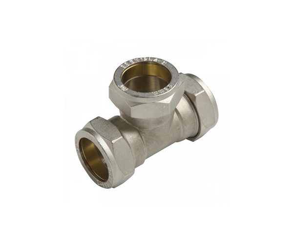 Peça de canalização em metal cromado em forma de T