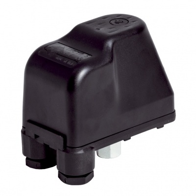 Carcaça ou caixa de controlo elétrica preta com duas conexões e fundo branco