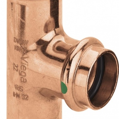 Conector T em cobre polido para tubos com anéis de selagem preta e marcas verdes