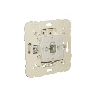 Interruptor elétrico bege com botão branco sobre fundo branco