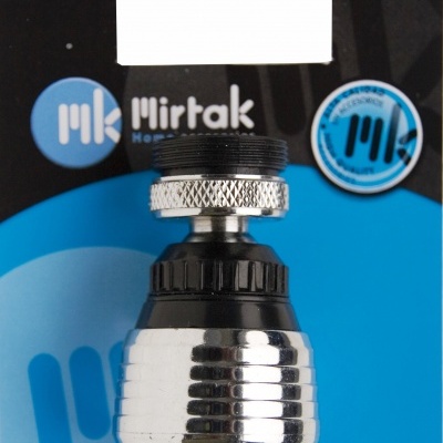 Acessório metálico cromado e preto com fundo azul e preto e logo Miirtak Home