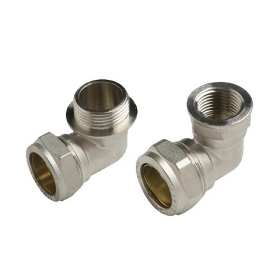 Dois cotovelos metálicos de ligação prateados com roscas