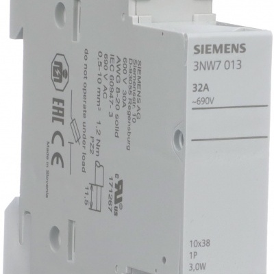 Disjuntor Siemens branco com parafusos metálicos e texto técnico