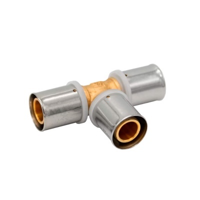 Conector em T metálico para tubagem com três entradas cilíndricas