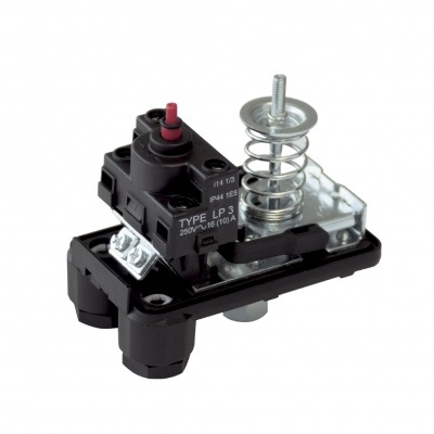 Relé ou interruptor elétrico com mola e componente preto com texto