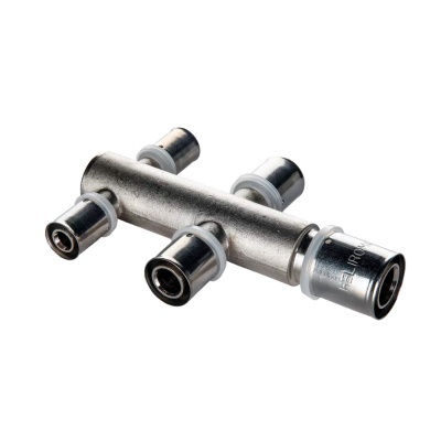 Conector metálico com quatro entradas de tubo e texto TECNOM F