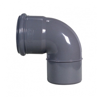 Tubo de ligação em PVC cinzento em ângulo de 90 graus