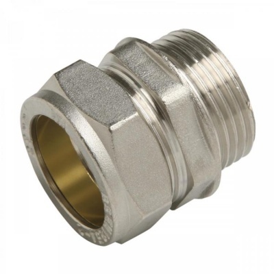 Conector metálico prateado para tubagem com parte roscada e interior dourado