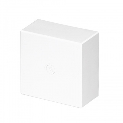 Caixa branca retangular simples com logótipo em relevo