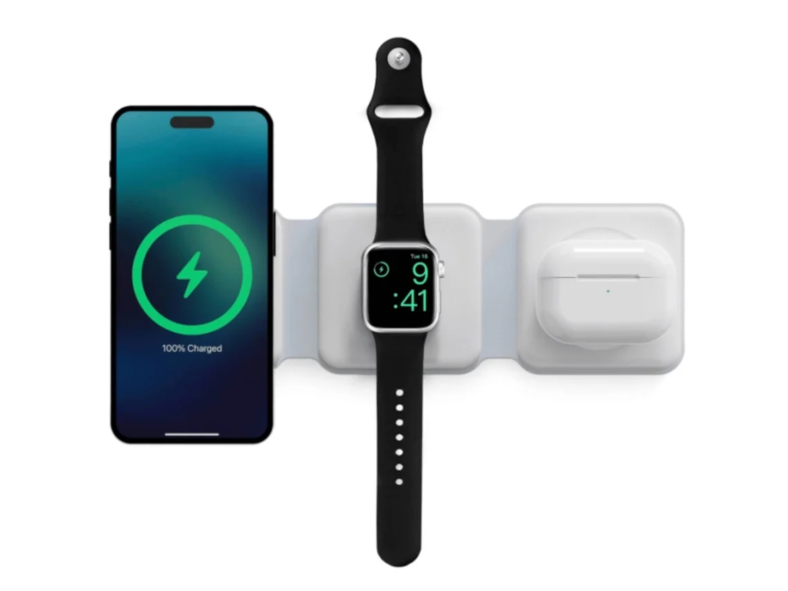 Base de Carregamento 3 em 1 Carregador sem fios branco a carregar telefone móvel, relógio inteligente e auscultadores