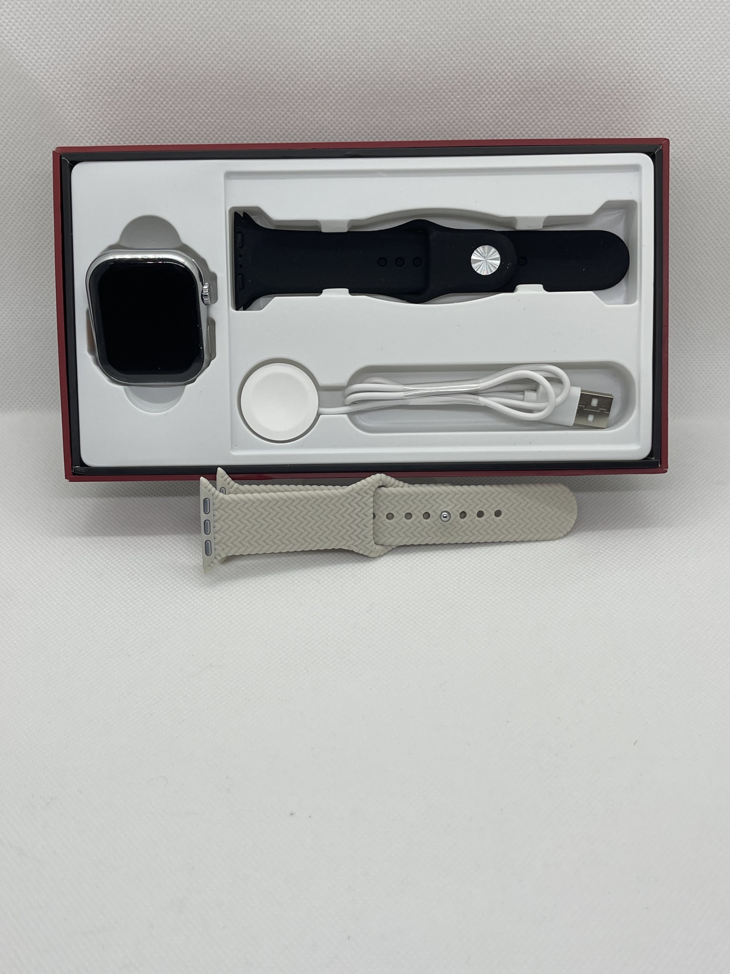 Smartwatch Z81 Pro Max Relógio inteligente com duas pulseiras e cabo carregador numa caixa