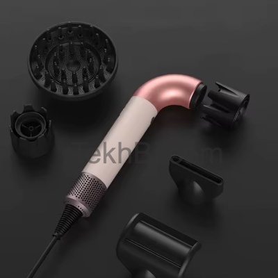 Secador de cabelo rosa e branco com acessórios pretos