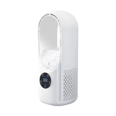 Dispositivo branco com visor digital e botões de controle em superfície branca