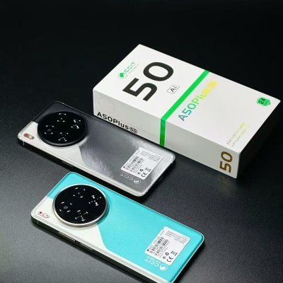 Dois smartphones CCIT A50Plus 5G com grande câmara, junto à caixa do produto branca