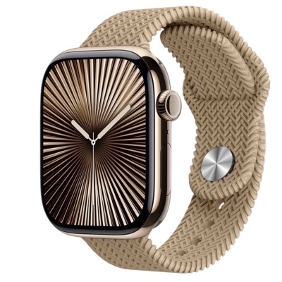 Relógio inteligente com caixa dourada e bracelete bege texturizada