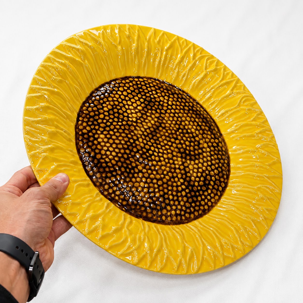 Coleção Girassóis Prato cerâmico amarelo e castanho texturizado