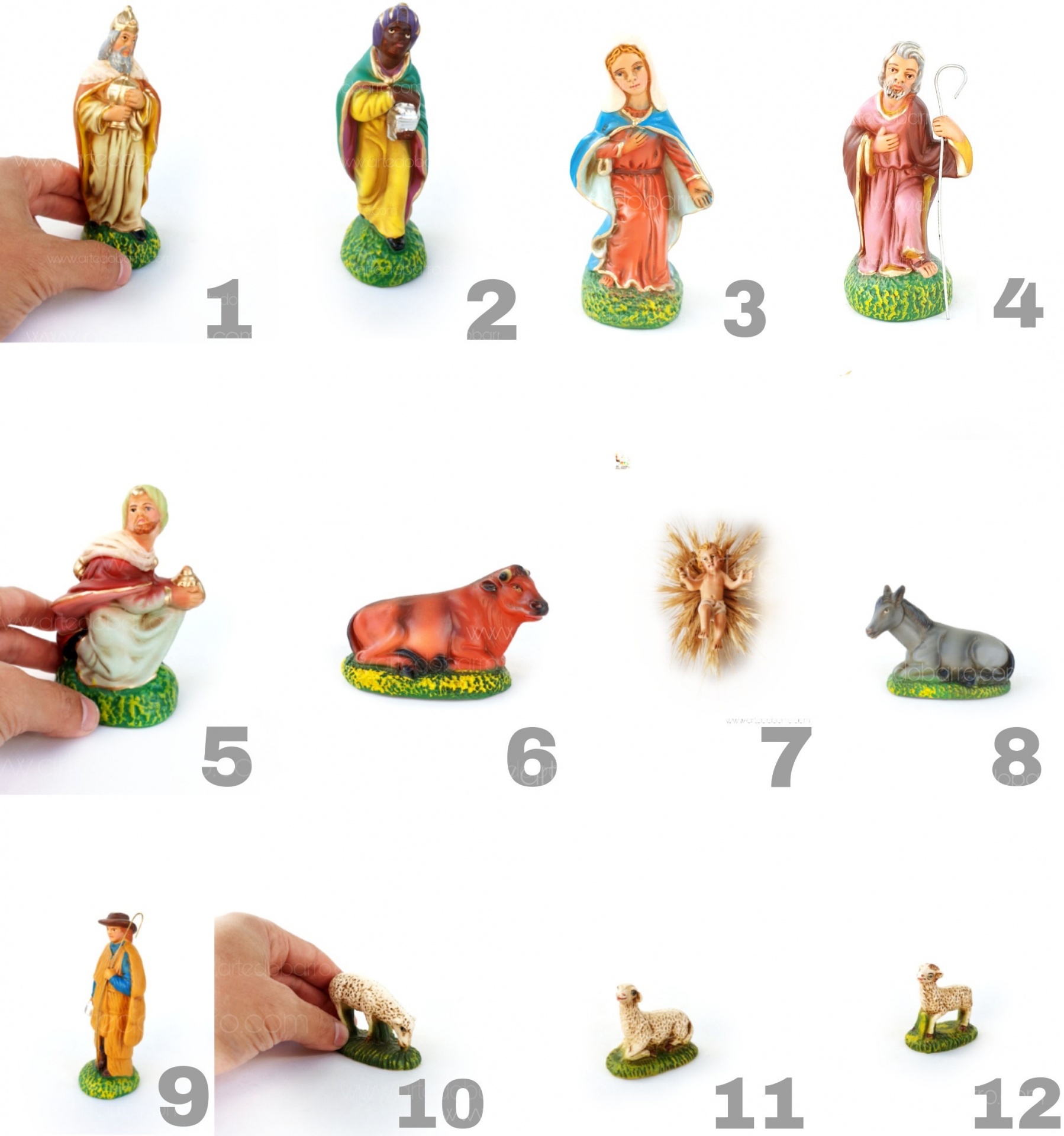 Presépio Composto por 13 Peças Figuras pintadas de presépio em cerâmica ou resina, numeradas e dispostas em fundo branco.