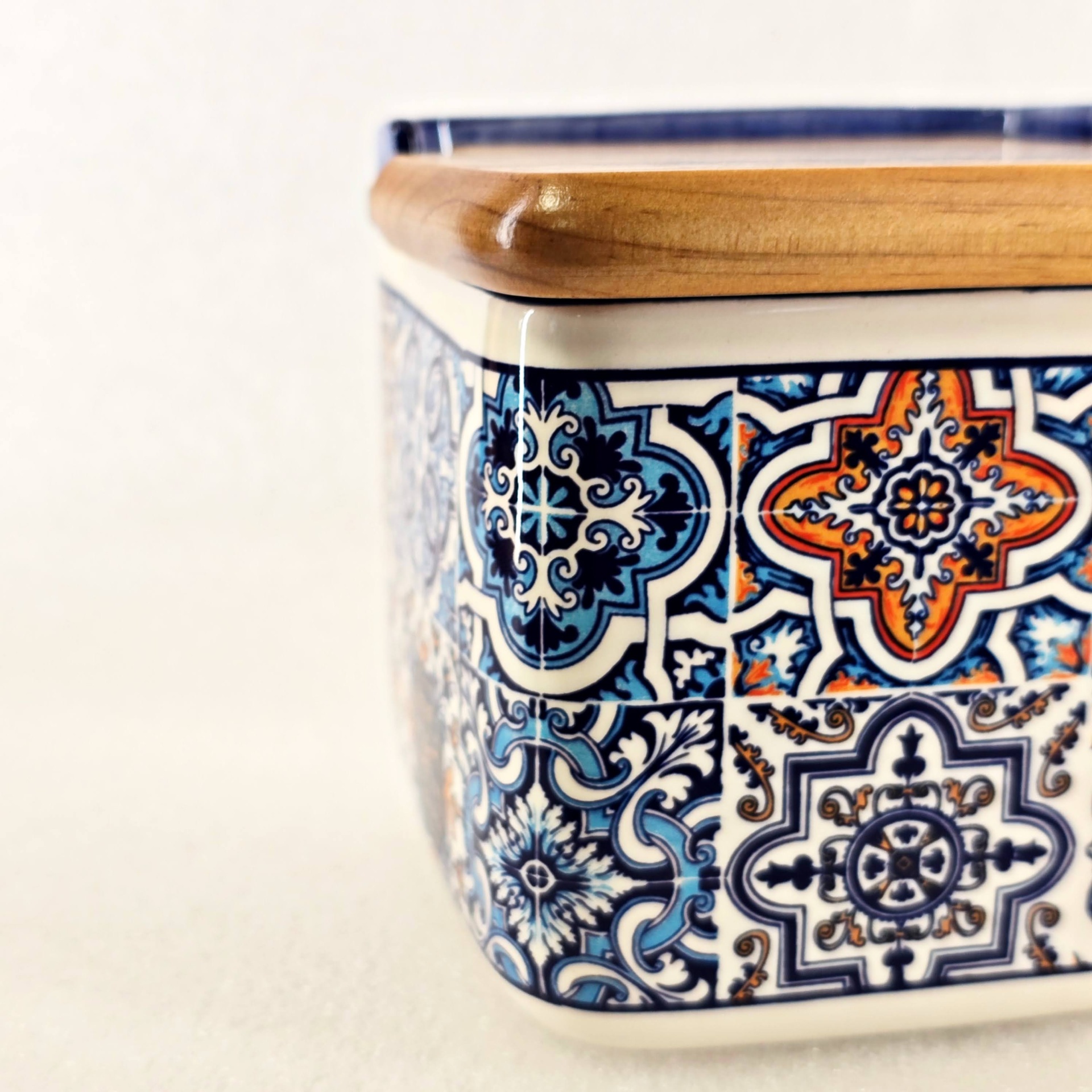 Saleiro c/ Tampa de Madeira Caixa de cerâmica com padrão de azulejos e tampa de madeira