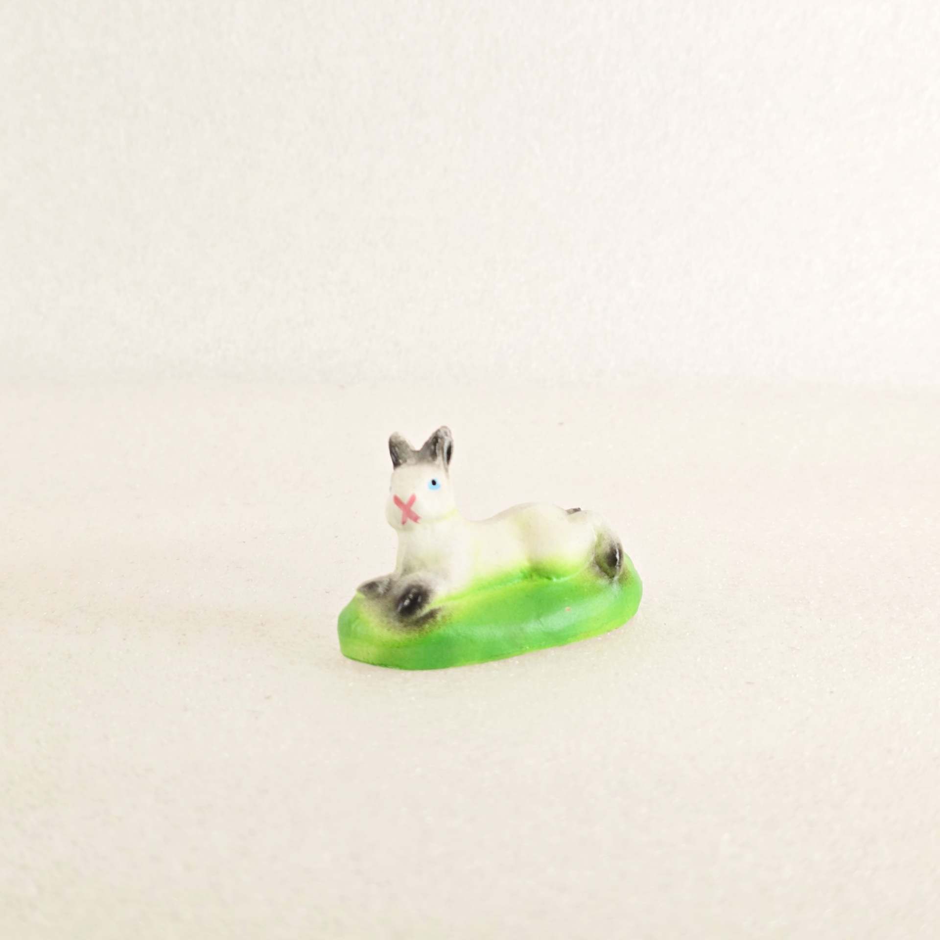 Gato, Coelho e Cavalo - em Cerâmica Estatueta cerâmica coelho branco deitado base verde