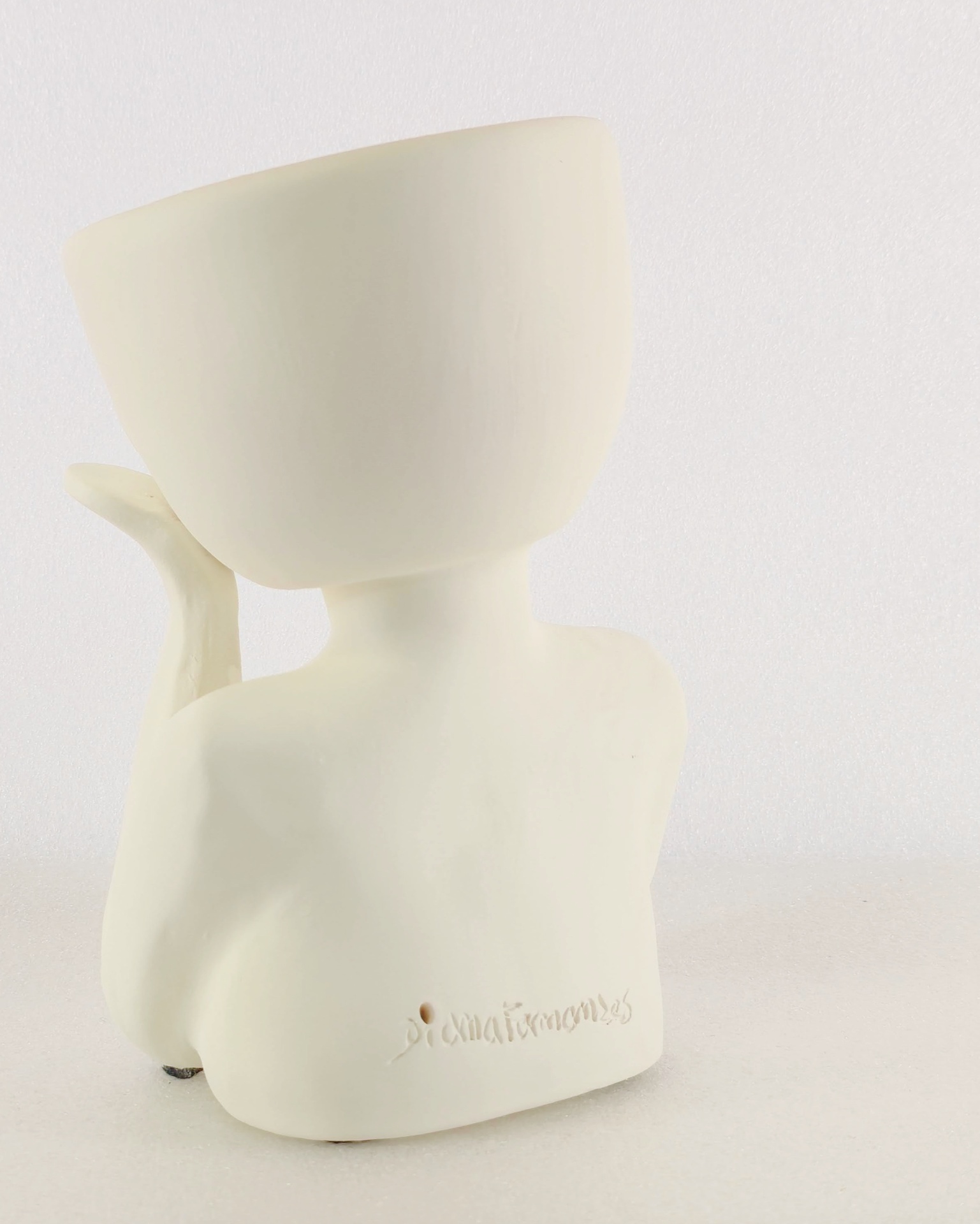 Jarra com Bigode Vaso decorativo branco em forma de busto humano visto de costas