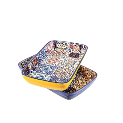 Conjunto de tabuleiros retangulares em cerâmica com padrão de azulejos coloridos