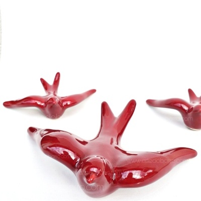 Figuras decorativas de pássaros em cerâmica vermelha brilhante
