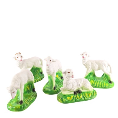 Figuras de porcelana de ovelhas brancas sobre bases verdes