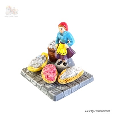 Figurinha de mulher com pastéis sobre base de calçada cinza