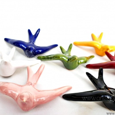 Miniaturas de aves em cerâmica colorida esmaltada