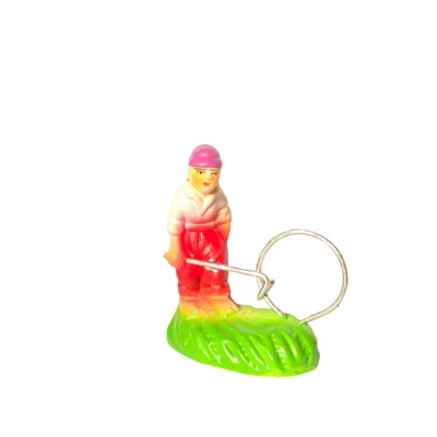 Miniatura de jogador de golfe colorida com base verde e fio metálico