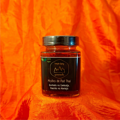 Frasco de molho de Pad Thai em frasco de vidro com tampa preta e etiqueta preta