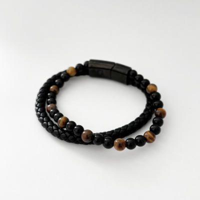 Pulseira dupla com contas e cordão trançado preto