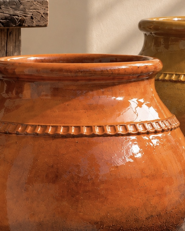 Vaso Terracotta Vasos de cerâmica vidrada laranja e amarelo com ornamentos em relevo